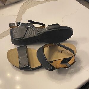 Clarks Women's Black and Tan Sandals